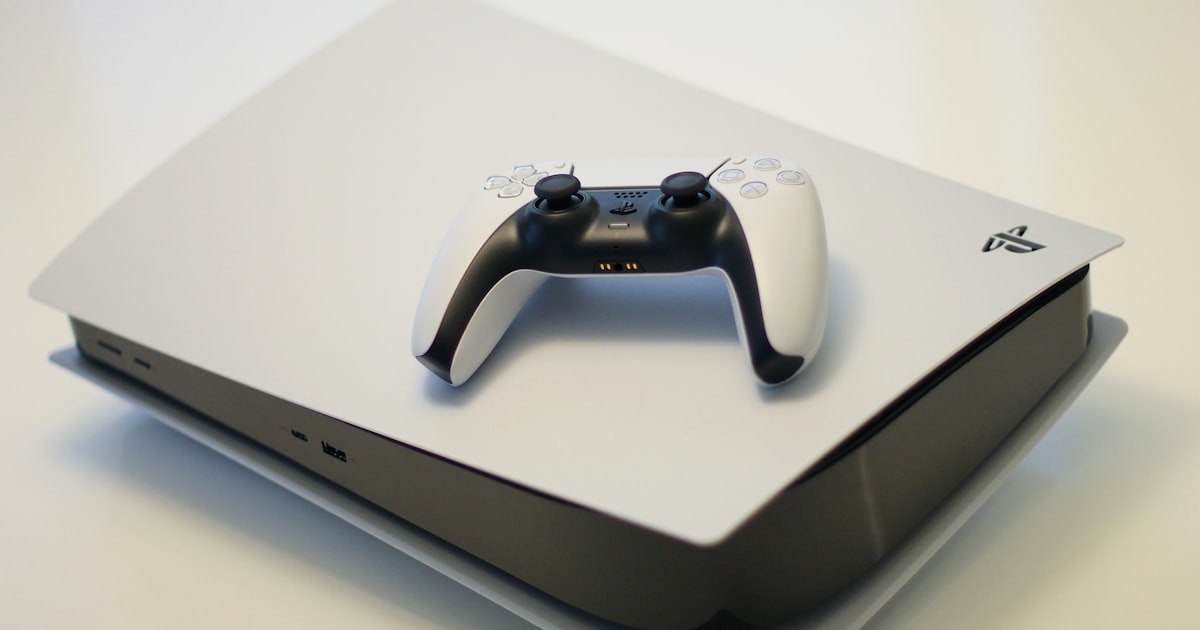 Console de jeux vidéo ouverte en cours de réparation
